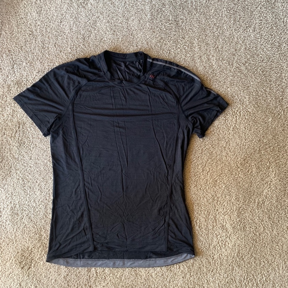 Lululemon Metal Vent T Shirt Black - Size Large L